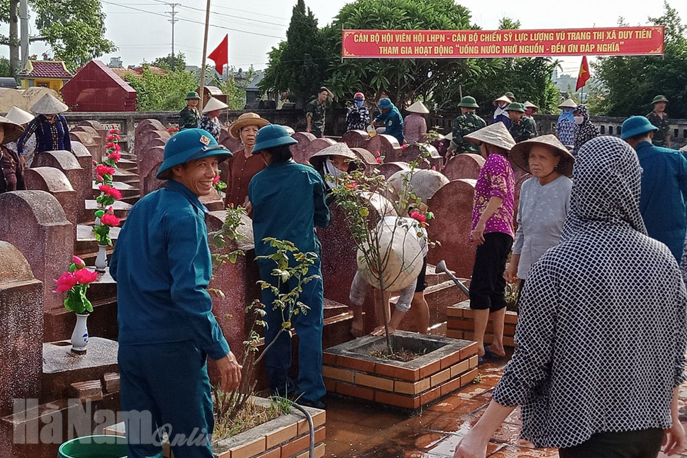 Ban CHQS thị xã Duy Tiên phối hợp tổ chức hoạt động “Đền ơn đáp nghĩa”