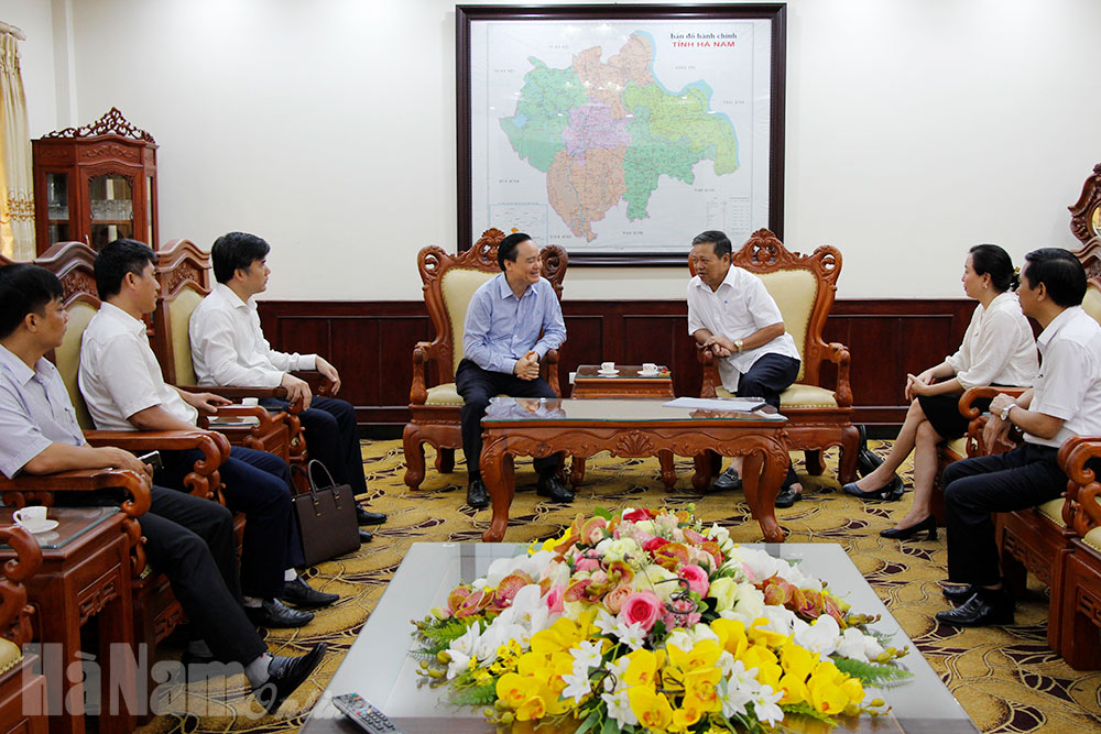 Bộ trưởng Bộ GD&ĐT Phùng Xuân Nhạ và đoàn công tác làm việc với lãnh đạo tỉnh