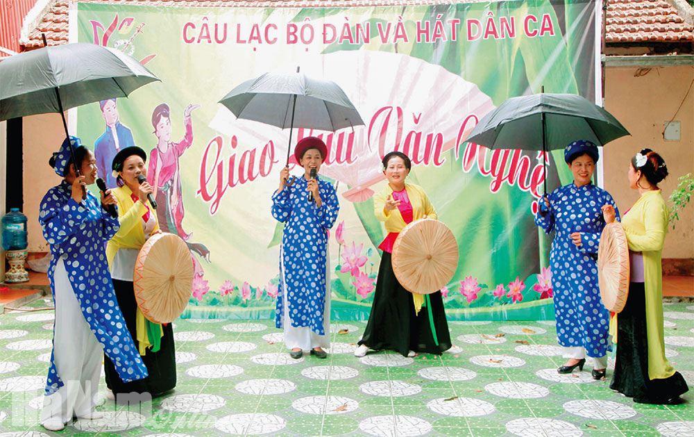 Chiếu chèo bên dòng sông Đáy