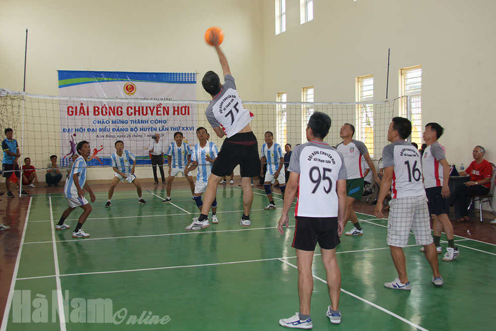 Hội CCB Kim Bảng tổ chức giải bóng chuyền hơi chào mừng thành công Đại hội Đảng bộ huyện