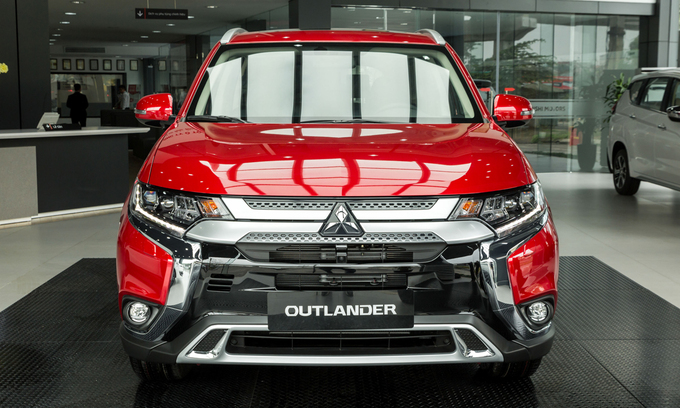 Mitsubishi Outlander 2.4 Premium giá 1,058 tỷ đồng