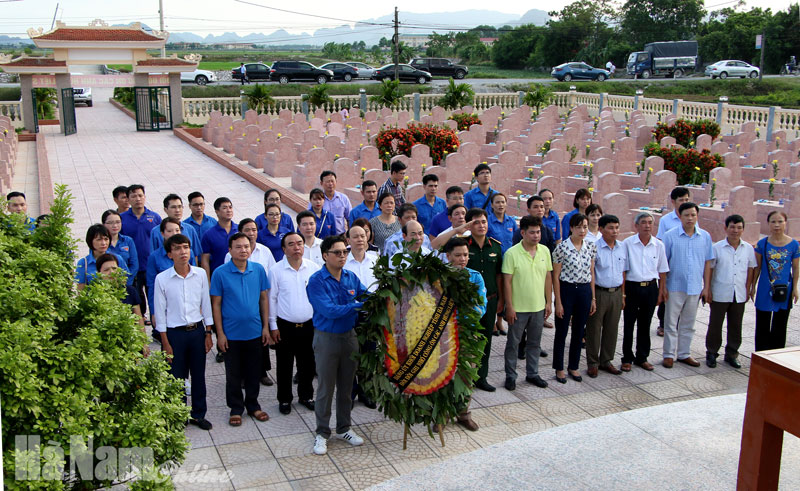Trao quà, tri ân người có công tại xã Thanh Tâm