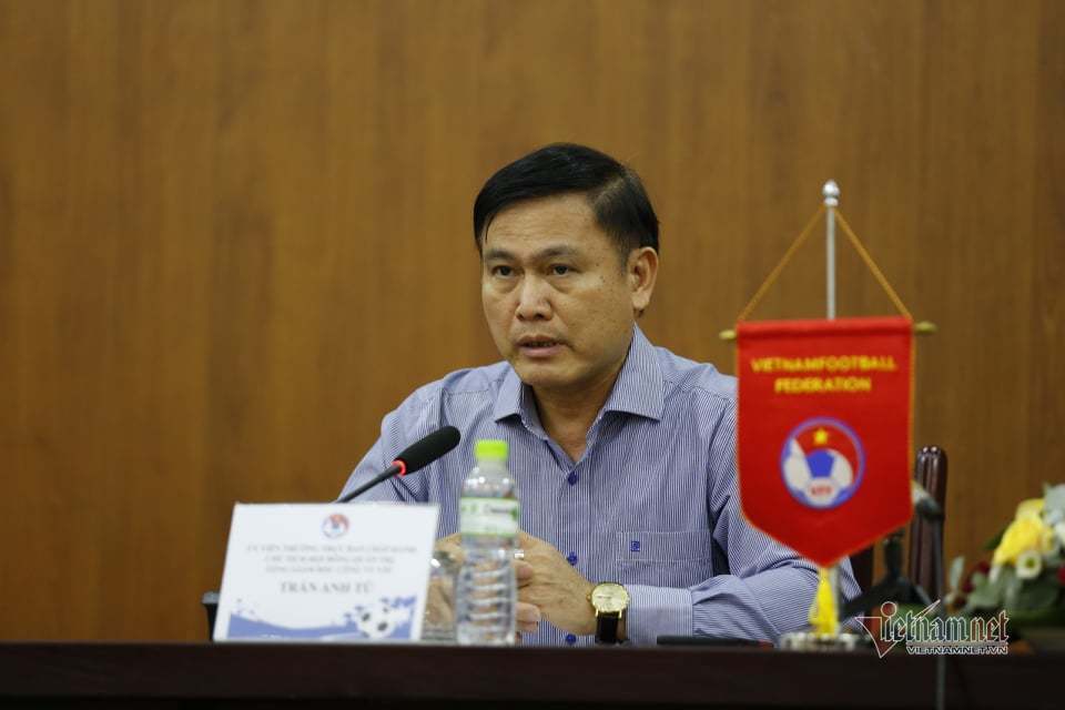 Từ chối nhóm "đội sổ", VFF lệnh không dừng V-League