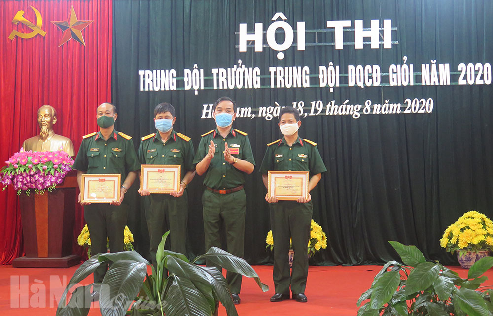 Bế mạc, trao giải hội thi trung đội trưởng dân quân cơ động giỏi