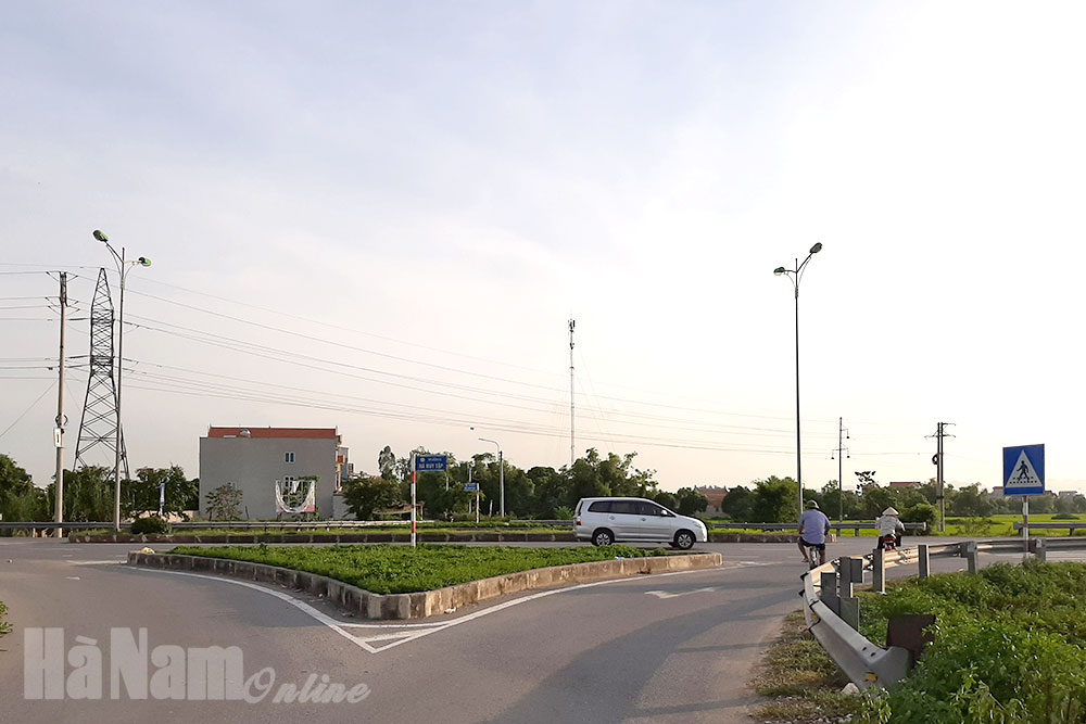 Cảnh báo tai nạn giao thông tại nút giao khu vực xã Liêm Tiết