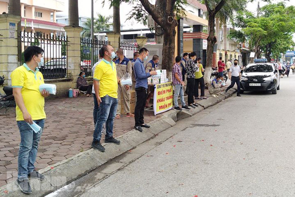 Công ty bê tông Hà Nam phát miễn phí gần 20 nghìn chiếc khẩu trang y tế