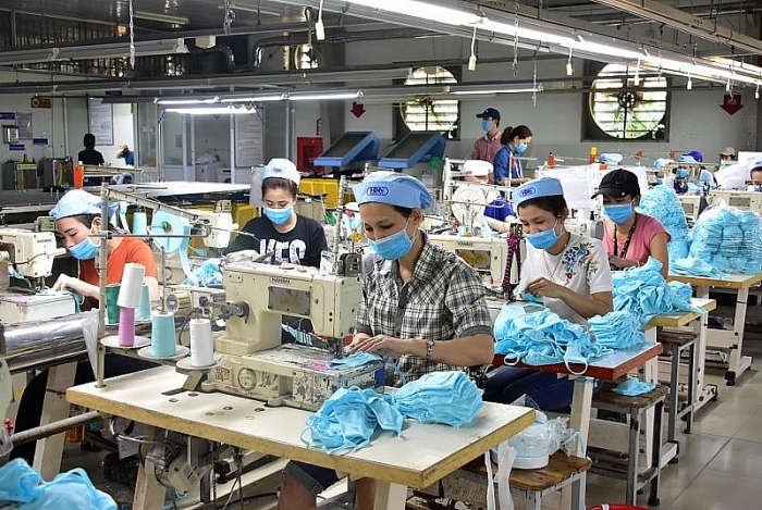 Doanh nghiệp khó khăn do dịch có được giãn đóng BHXH?