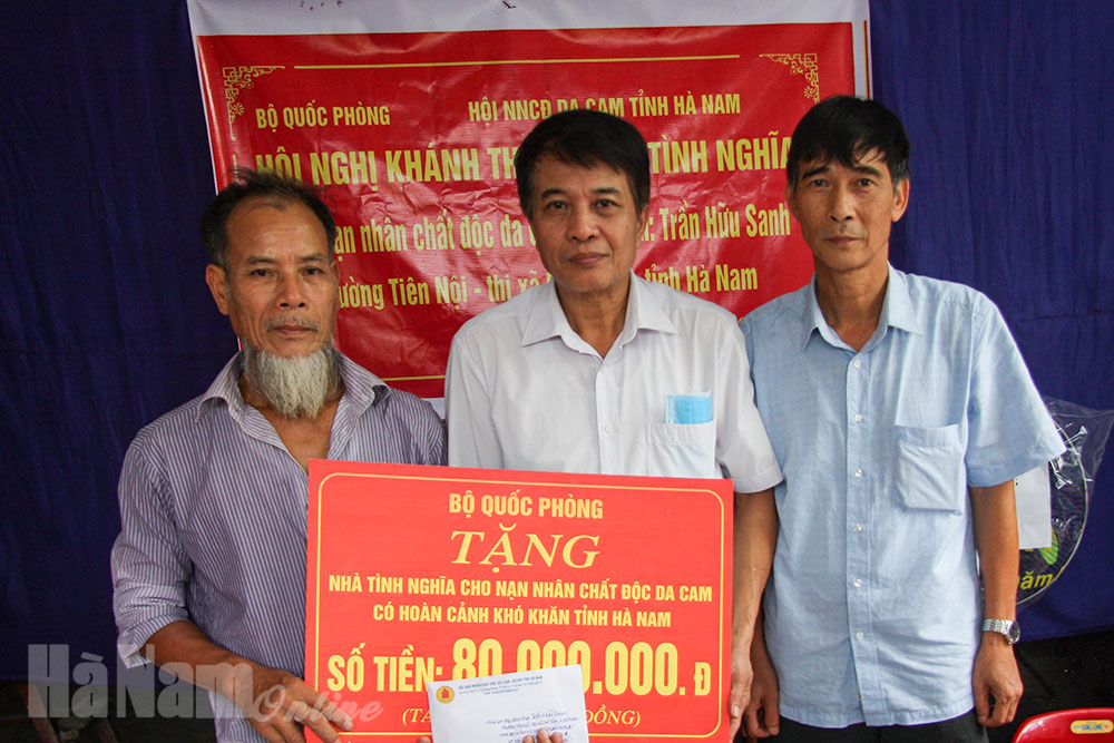 Khánh thành, bàn giao nhà tình nghĩa cho nạn nhân chất độc da cam phường Tiên Nội