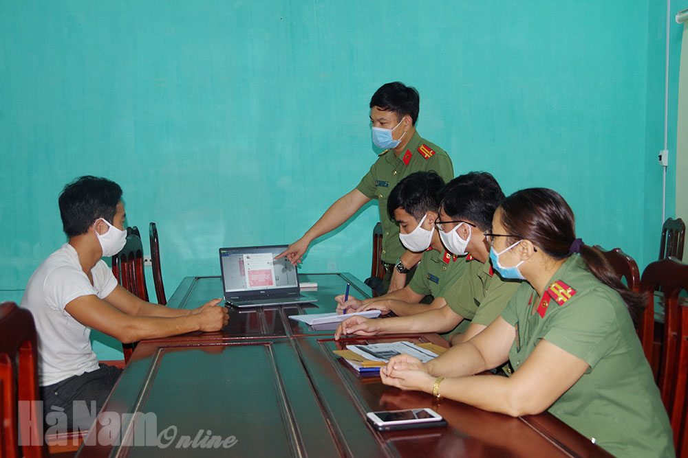 Công an tỉnh làm việc với đối tượng thông tin sai sự thật trên mạng xã hội về dịch Covid-19