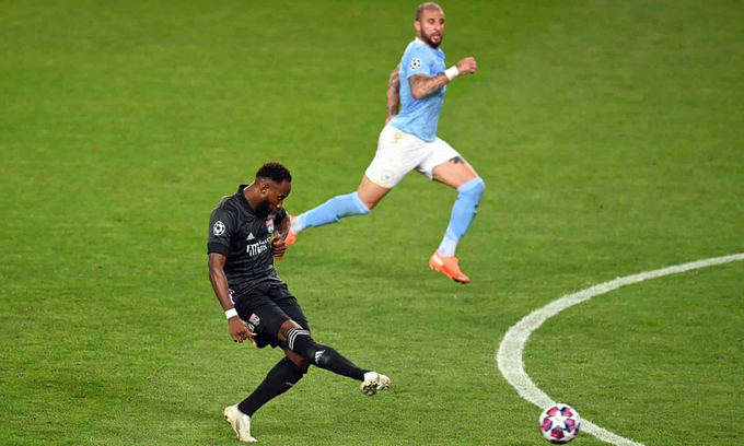 Lyon đá bay Man City khỏi Champions League