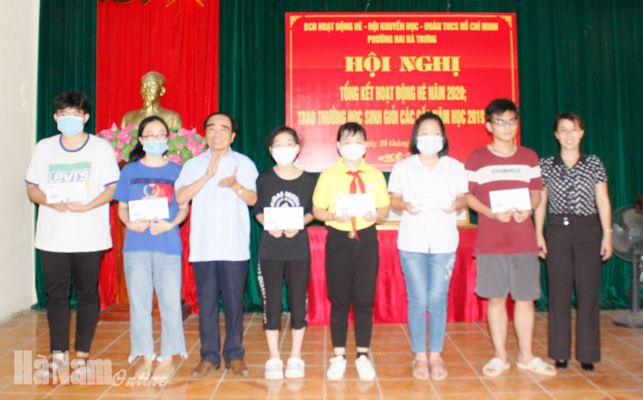 Phường Hai Bà Trưng trao thưởng học sinh giỏi các cấp năm học 2019-2020