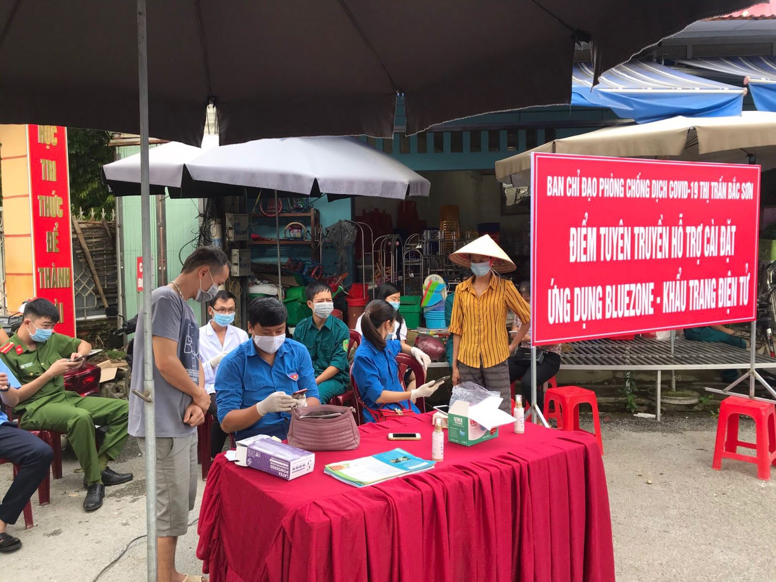 Tỉnh, thành phố nào người dân cài ứng dụng Bluezone nhiều nhất?