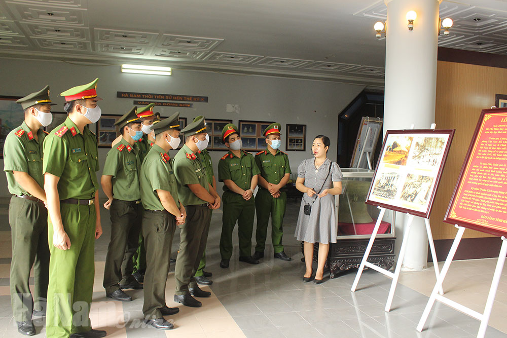 Triển lãm 75 năm Chính phủ nước CHXHCN Việt Nam