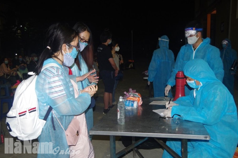 Bộ CHQS tỉnh Hà Nam tiếp nhận 81 công dân về cách ly phòng, chống dịch Covid-19