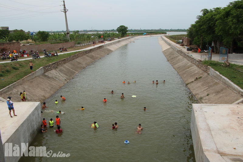 Nam sinh 16 tuổi chết đuối ở cửa kênh xả tiêu Trạm bơm Nhân Hòa