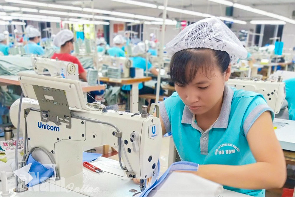 Nữ công nhân có nhiều sáng kiến cải tiến kỹ thuật