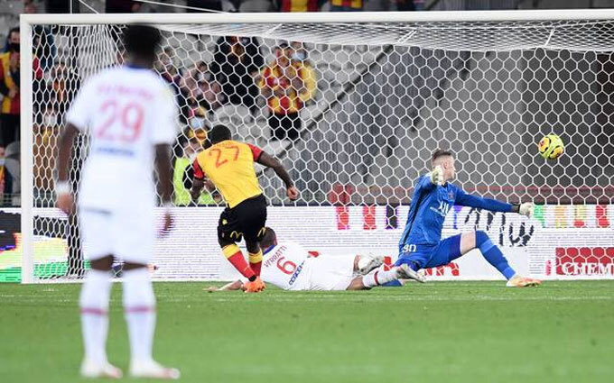 PSG thua tân binh Ligue 1