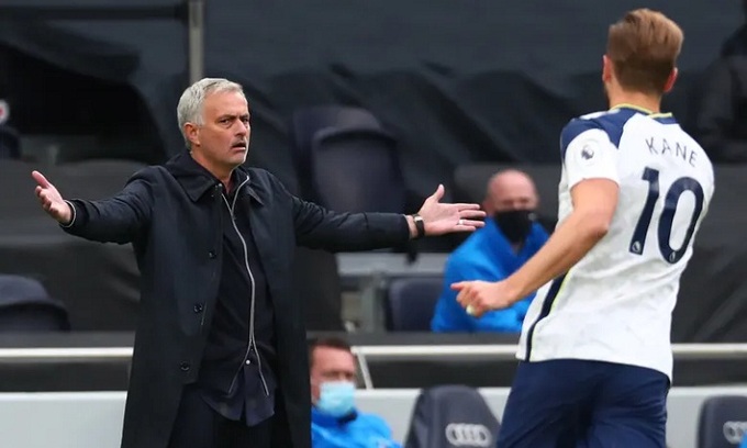 Tottenham chia điểm phút chót vì VAR