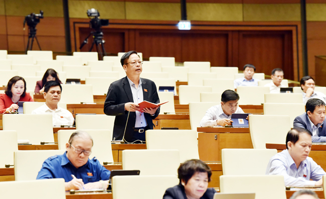 Ngày làm việc thứ năm, kỳ họp thứ 10, Quốc hội khóa XIV: Trình Quốc hội bốn dự án Luật