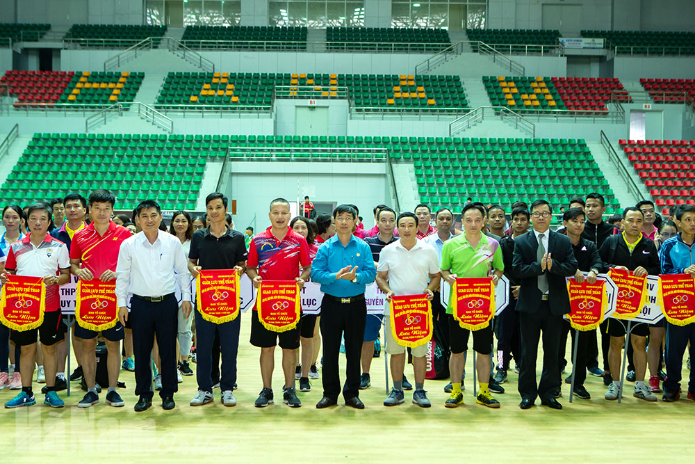 Giao lưu thể thao chào mừng ngày Nhà giáo Việt Nam 20/11