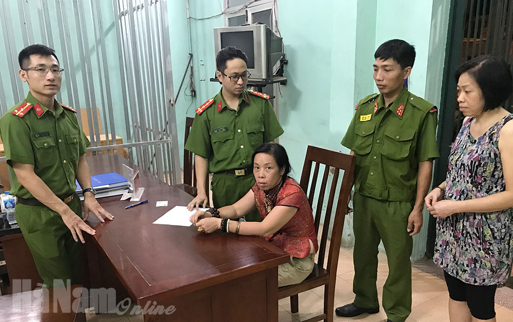 Cảnh sát 113 giúp đỡ đưa người dân bị lạc về với gia đình