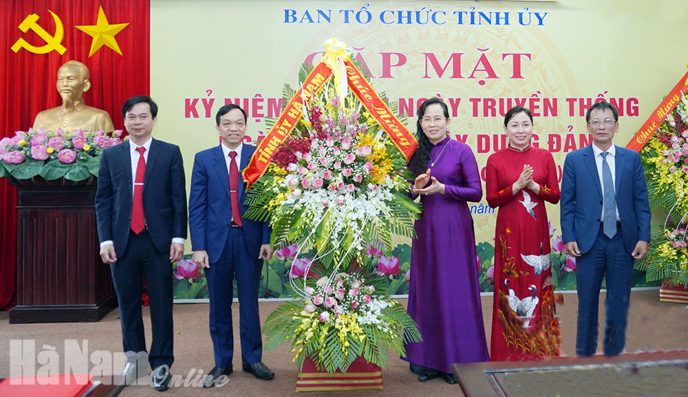 Gặp mặt kỷ niệm 90 năm Ngày truyền thống ngành Tổ chức Xây dựng Đảng