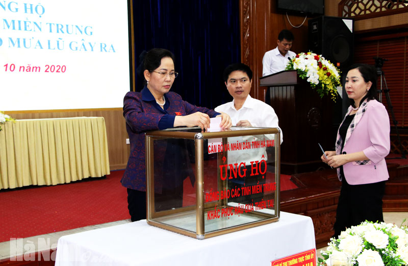 Phát động ủng hộ đồng bào miền Trung khắc phục hậu quả thiên tai