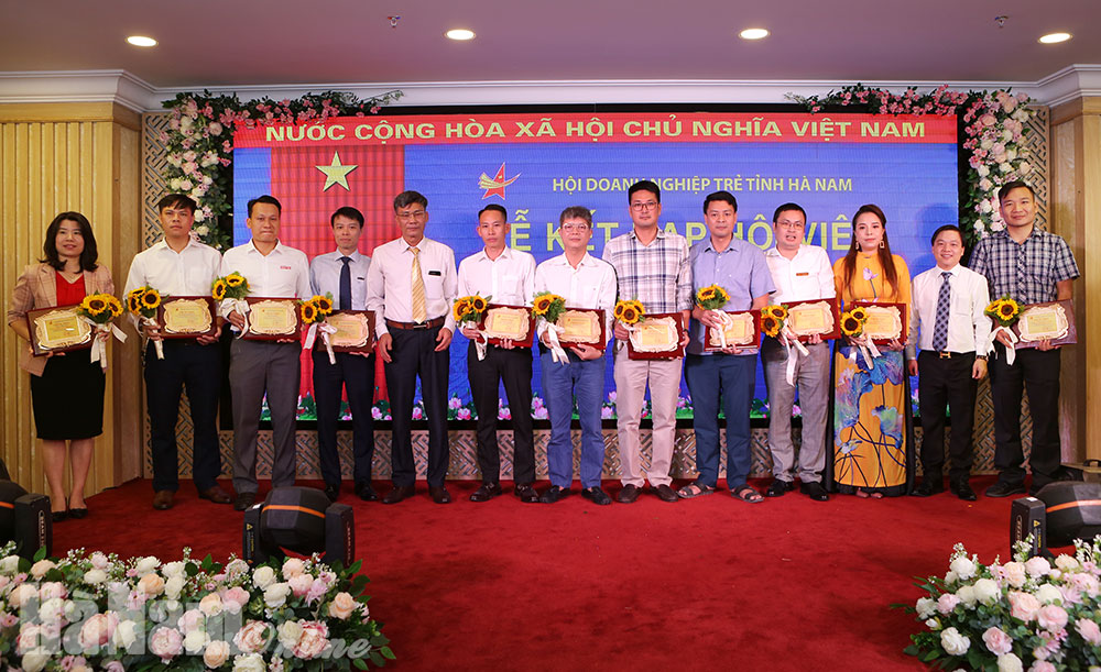 Hội Doanh nghiệp trẻ tỉnh gặp mặt nhân ngày Doanh nhân Việt Nam