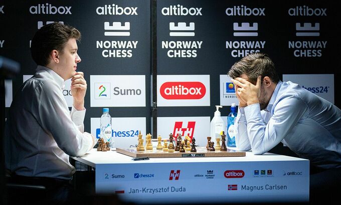 Vua cờ Carlsen đứt mạch 125 ván bất bại