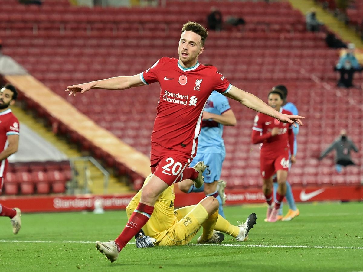 Thắng nhọc West Ham, Liverpool lên đỉnh Ngoại hạng Anh