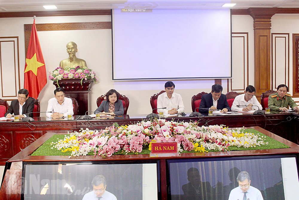 Tập huấn các chương trình chuyên đề bồi dưỡng nghiệp vụ, bồi dưỡng cập nhật kiến thức cho cán bộ, đảng viên ở cơ sở