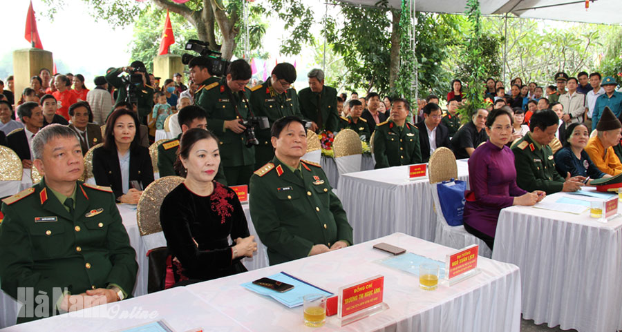 Đại tướng Ngô Xuân Lịch dự Ngày hội Đại đoàn kết toàn dân tộc tại thôn 6, xã Liêm Chung