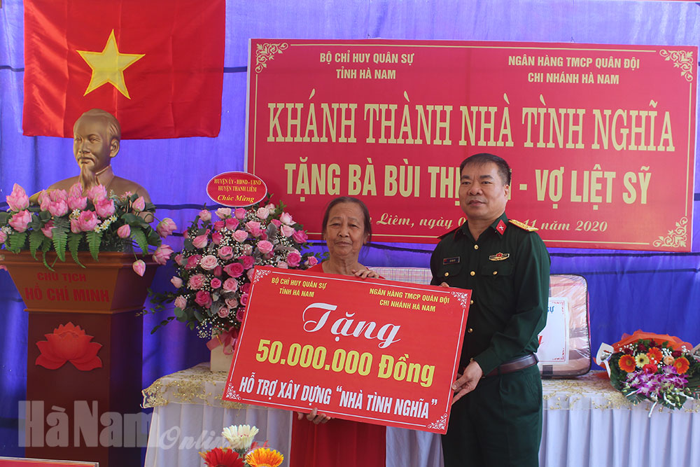 Bàn giao nhà tình nghĩa tại huyện Thanh Liêm