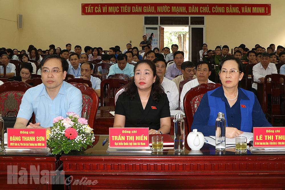 Đồng chí Bí thư Tỉnh ủy Lê Thị Thủy tiếp xúc cử tri tại huyện Thanh Liêm