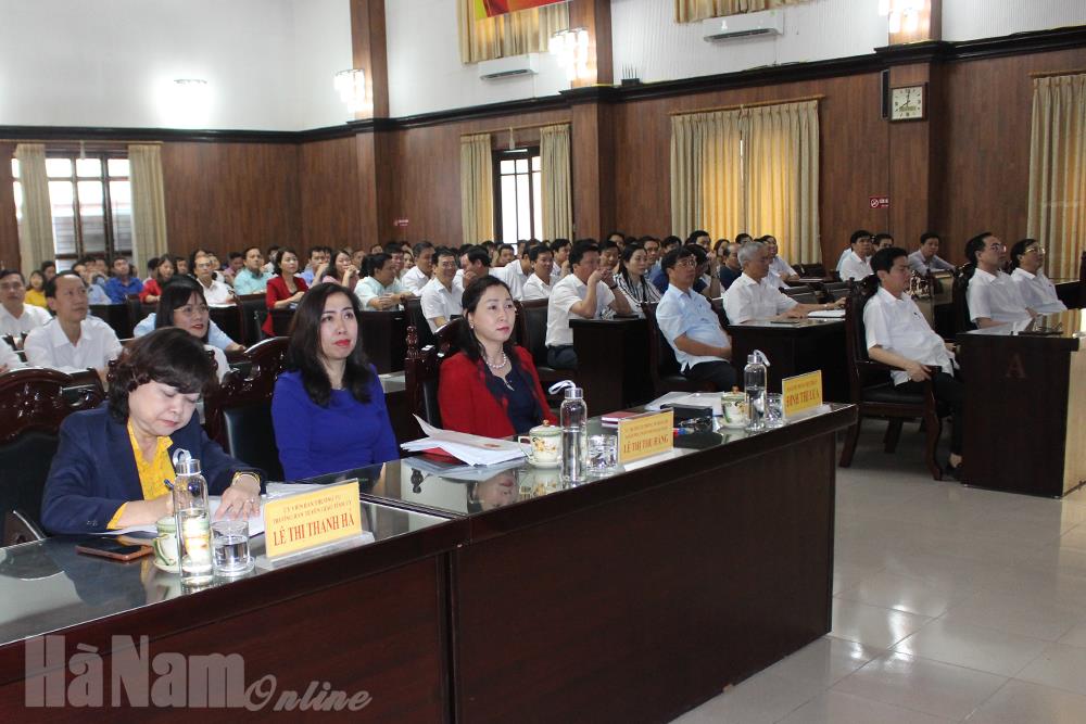 Nói chuyện chuyên đề về công tác đối ngoại và tình hình Biển Đông