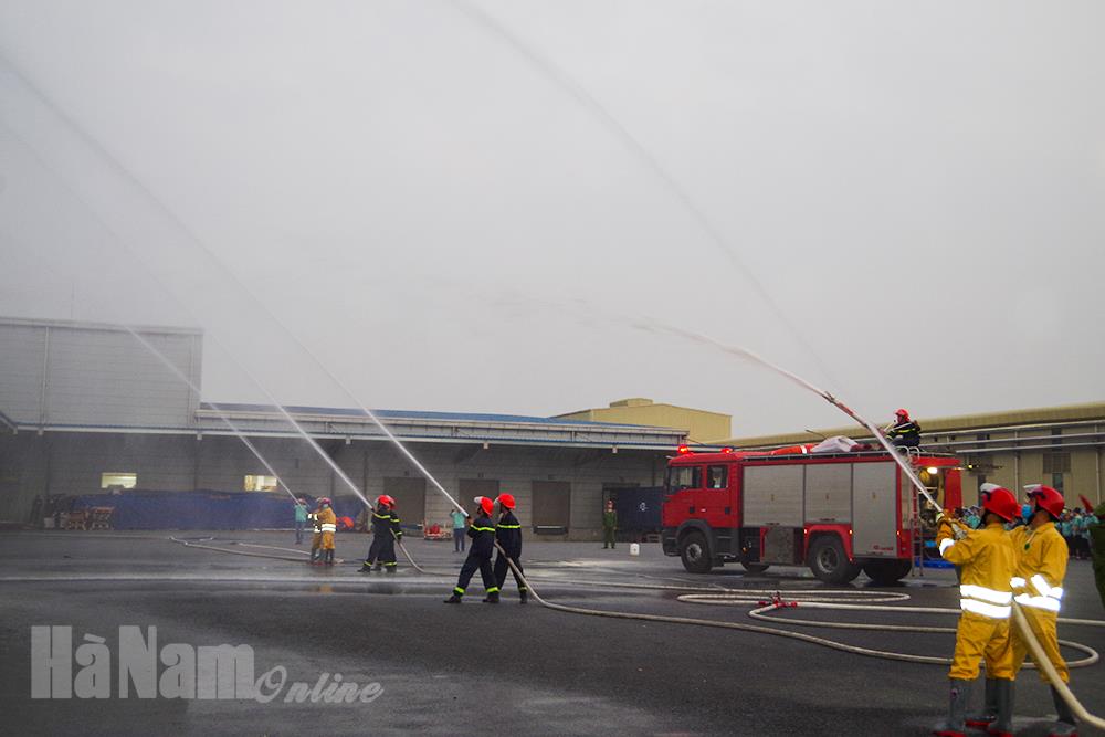Diễn tập phương án chữa cháy tại Công ty TNHH A Nam Electronics Việt Nam