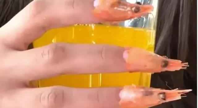 "Hết hồn" với phong cách làm đẹp móng tay kiểu mới