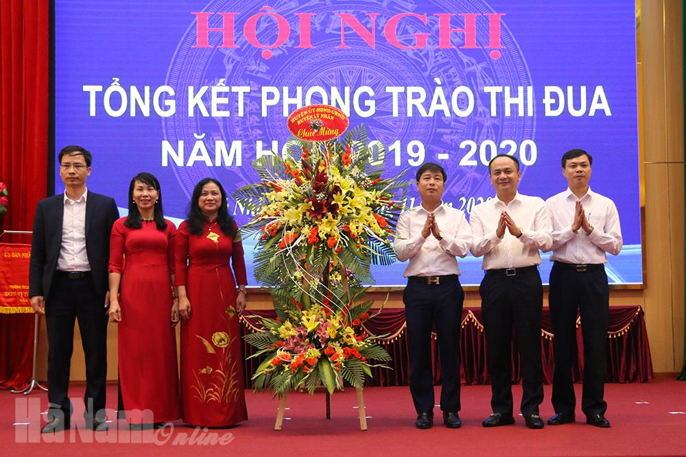 Lý Nhân tổng kết công tác thi đua, khen thưởng năm học 2019 - 2020