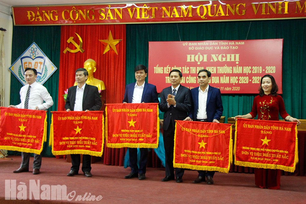 Sở GD&ĐT tổng kết phong trào thi đua, khen thưởng năm học 2019-2020