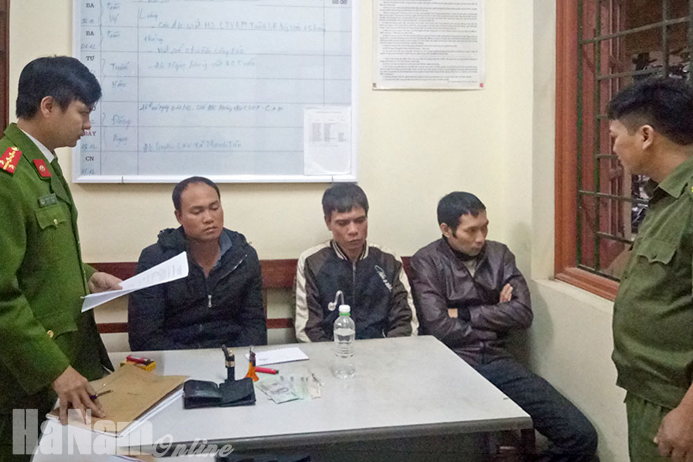 Công an xã Thanh Hải bắt 03 đối tượng tàng trữ, sử dụng trái phép chất ma túy