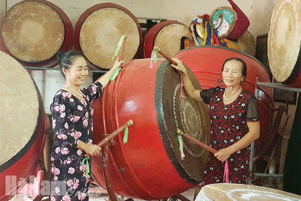 Đội trống nữ thôn Thư Lâu