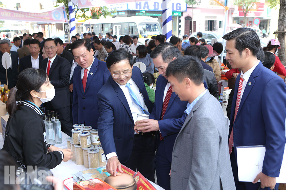 Đẩy mạnh liên kết sản xuất và tiêu thụ sản phẩm cho các hợp tác xã