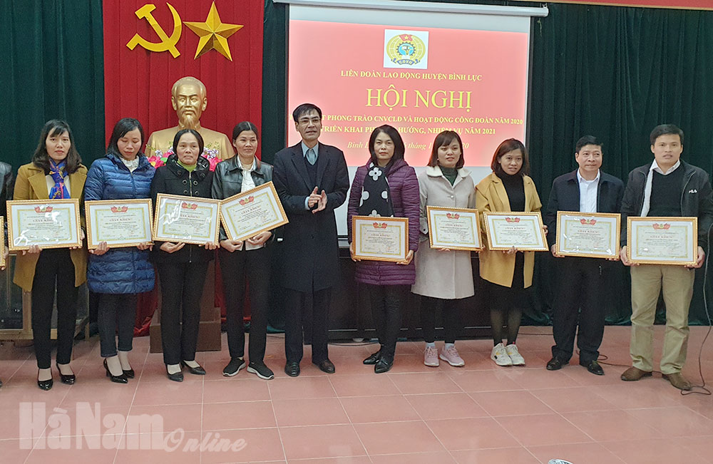 LĐLĐ huyện Bình Lục tổng kết phong trào CNVCLĐ và hoạt động Công đoàn năm 2020