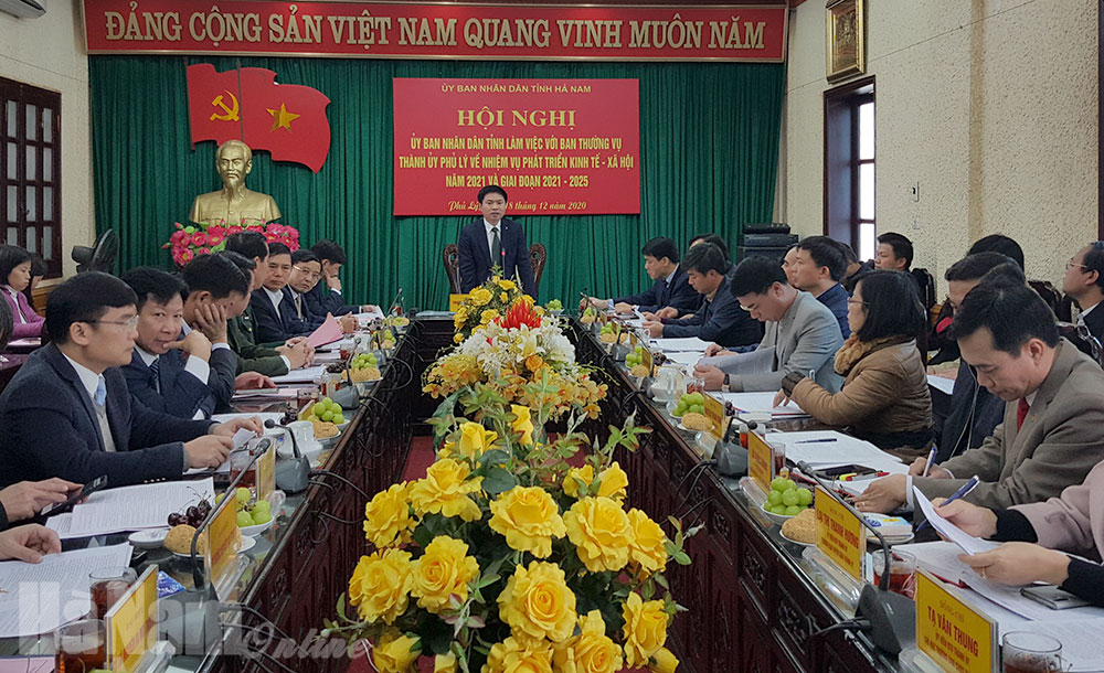 Lãnh đạo UBND tỉnh làm việc với BTV Thành ủy Phủ Lý