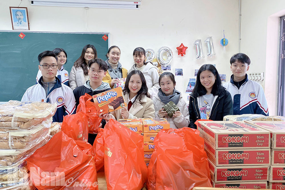 Học sinh làm từ thiện - Việc làm nhỏ, ý nghĩa lớn