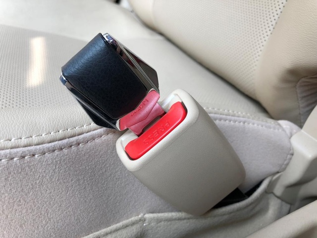 Ai là người cần cài dây an toàn khi đi ô tô?