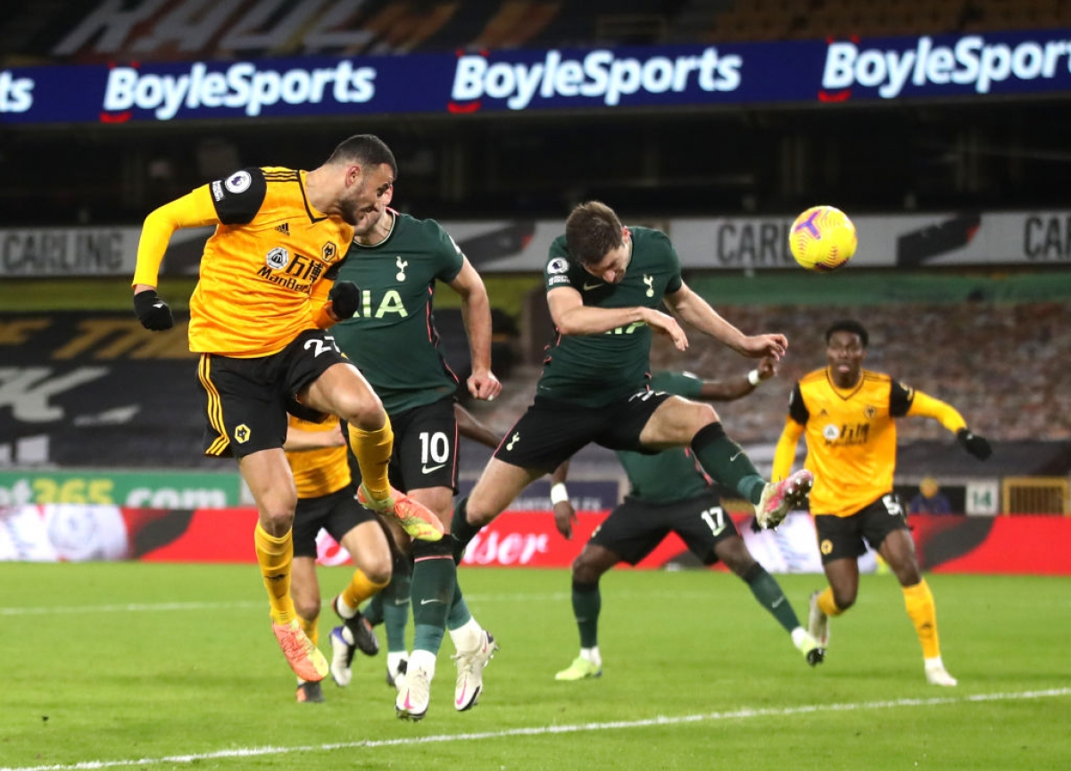 "Đánh rơi" 3 điểm trước Wolves, Tottenham 4 trận liền không thắng