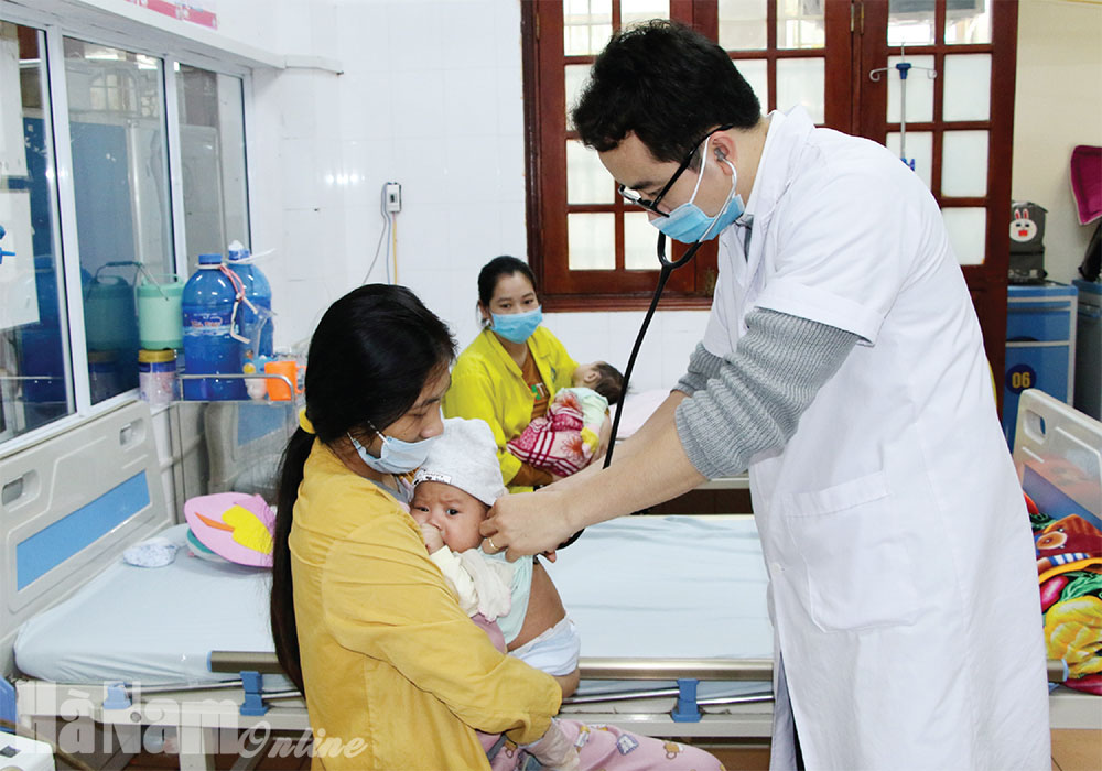 Chủ động phòng bệnh cho người già và trẻ nhỏ