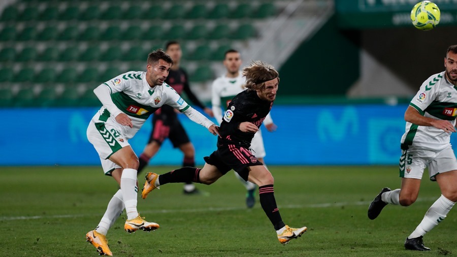 Hazard tái xuất, Real Madrid đánh rơi chiến thắng