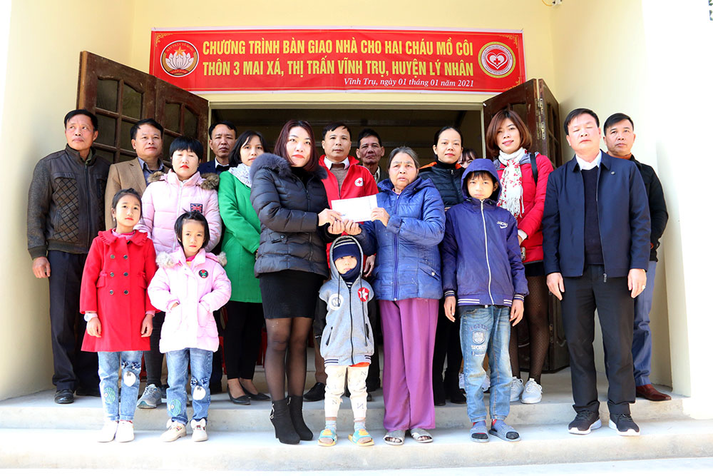 CLB Thiện nguyện Thanh Tâm trao kinh phí hỗ trợ xây nhà cho trẻ mồ côi